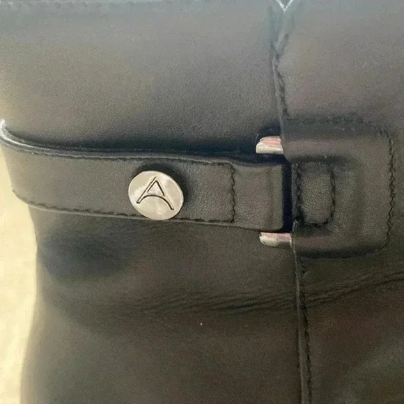 Artica Leather AnkleBoots black size 8 small heel. - Picture 13 of 14